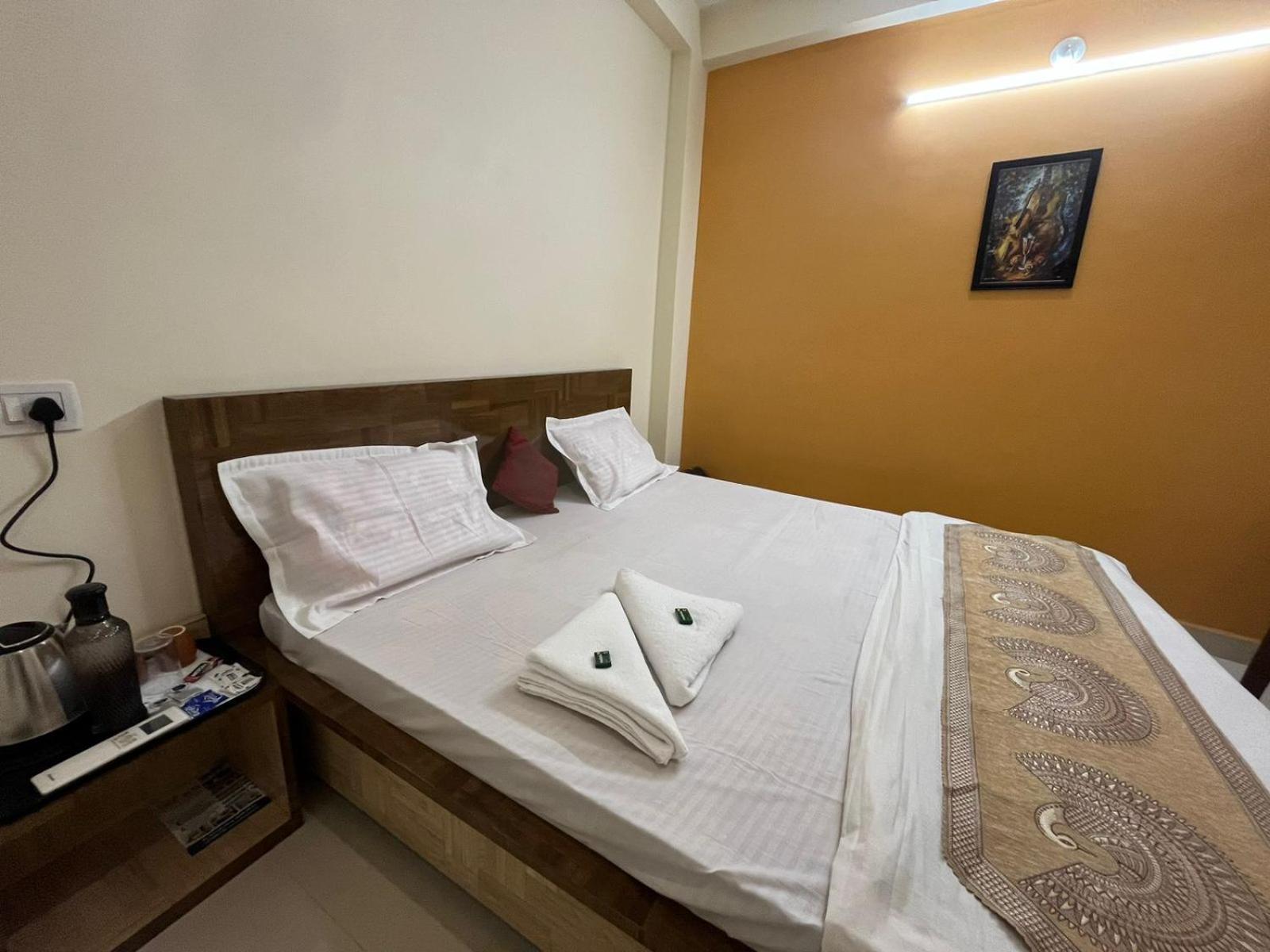 Hotel Shivashray Luxury Stays & Inn Ujjain Habitación foto