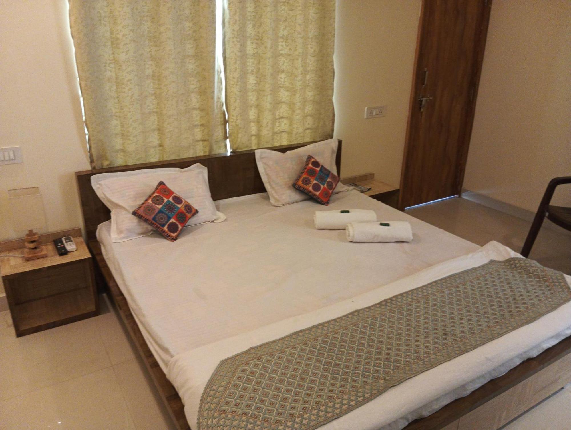 Hotel Shivashray Luxury Stays & Inn Ujjain Habitación foto